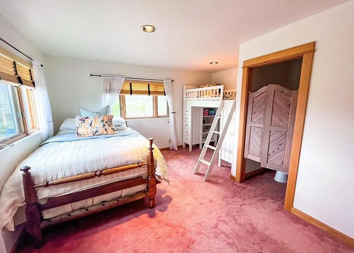 Stanley Spacious Home With Panoramic Views