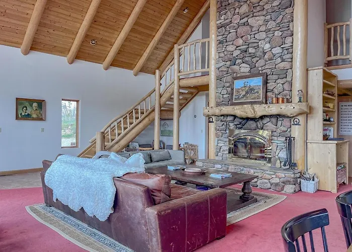 Stanley Spacious Home With Panoramic Views